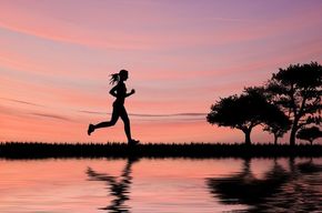 Tip list silueta femenina corriendo