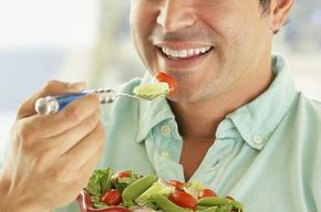 Tip list 123 hombre comiendo